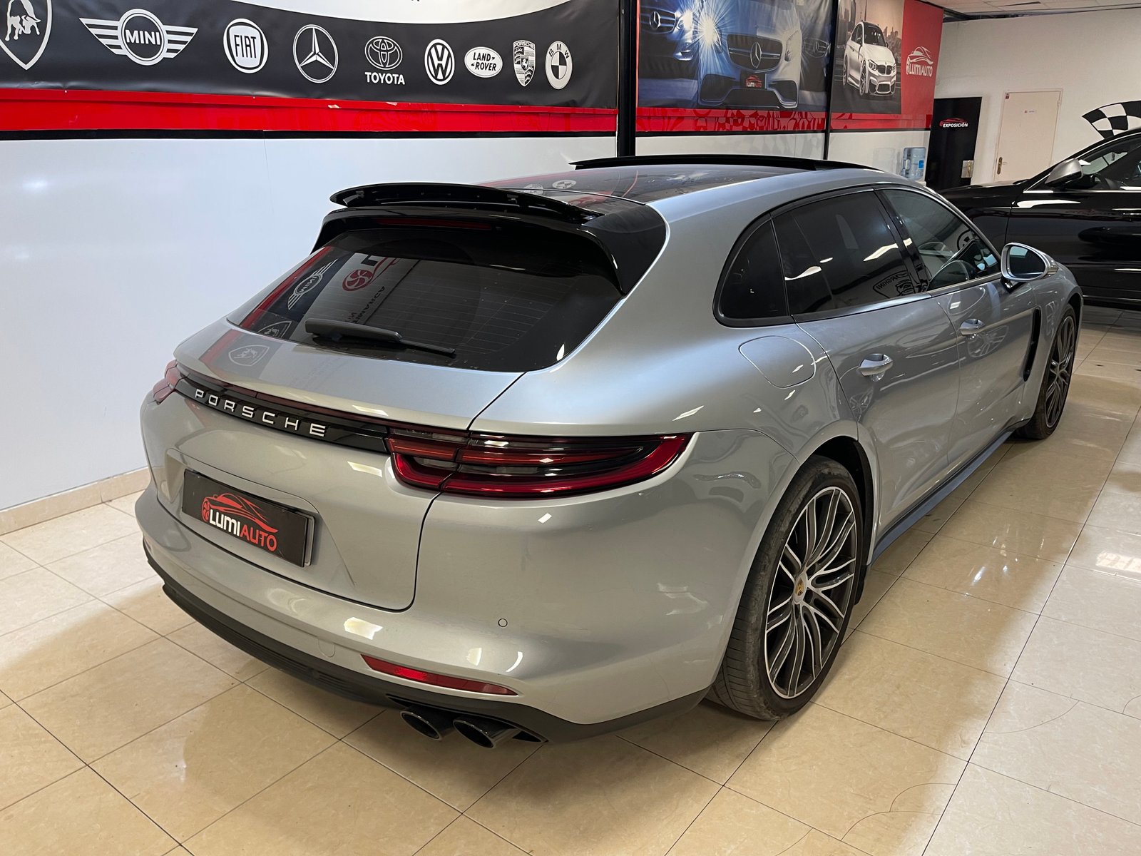 PORSCHE Panamera 4