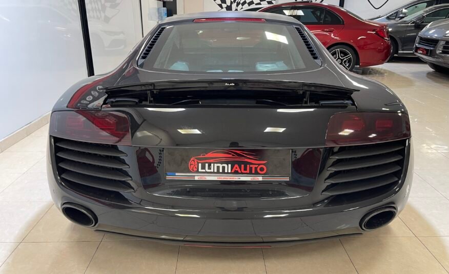 AUDI R8 4,2 V8