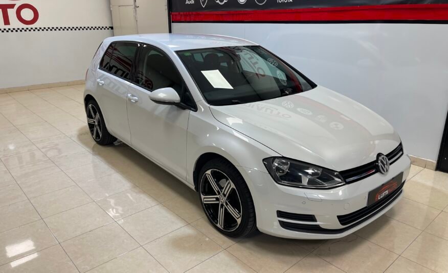 VOLKSWAGEN Golf Advance