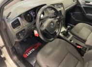 VOLKSWAGEN Golf Advance