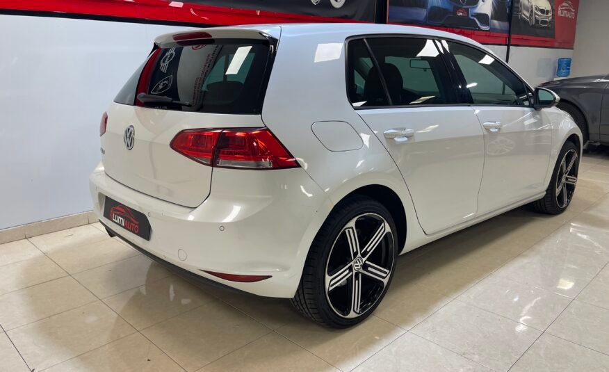 VOLKSWAGEN Golf Advance