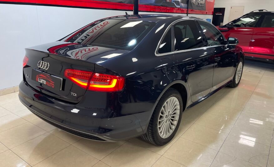 AUDI A4 2.0 Tdi S-Line