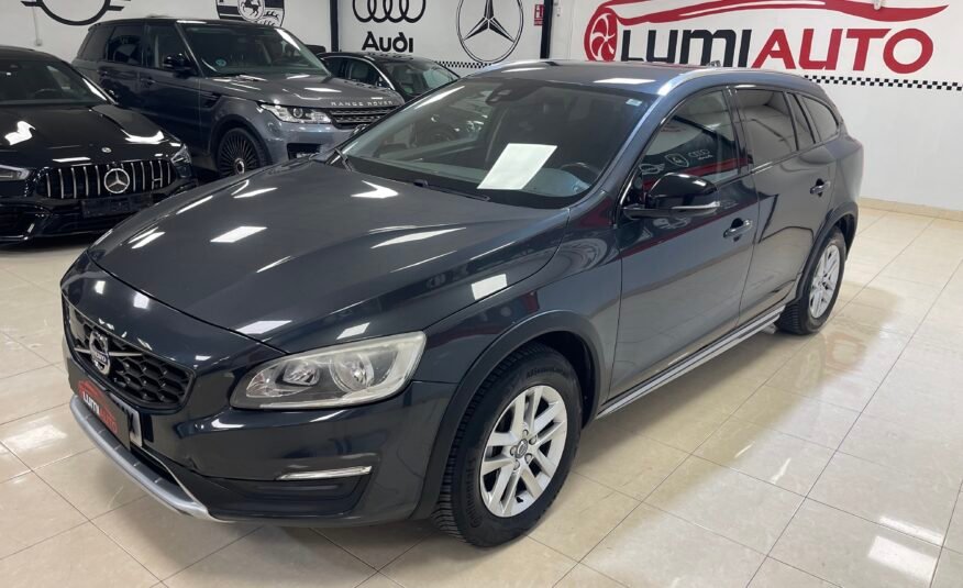 VOLVO V 60 Cross Country D3