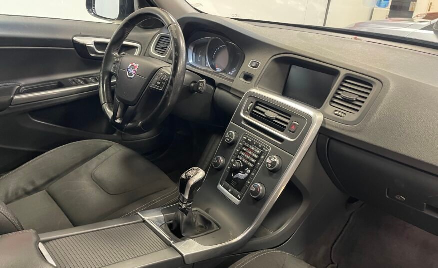 VOLVO V 60 Cross Country D3