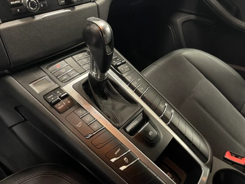 PORSCHE Macan S