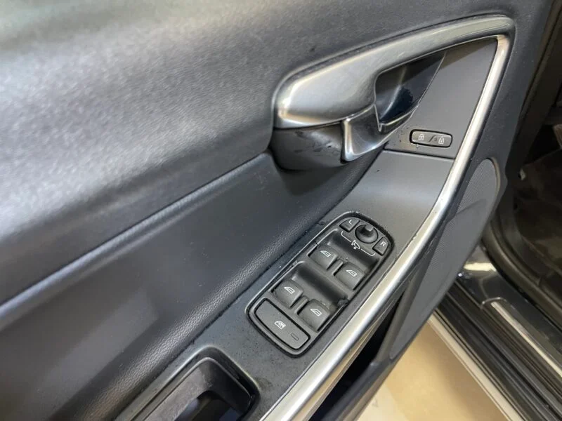 VOLVO V60 CROSS COUNTRY D3