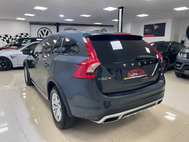 VOLVO V60 CROSS COUNTRY D3