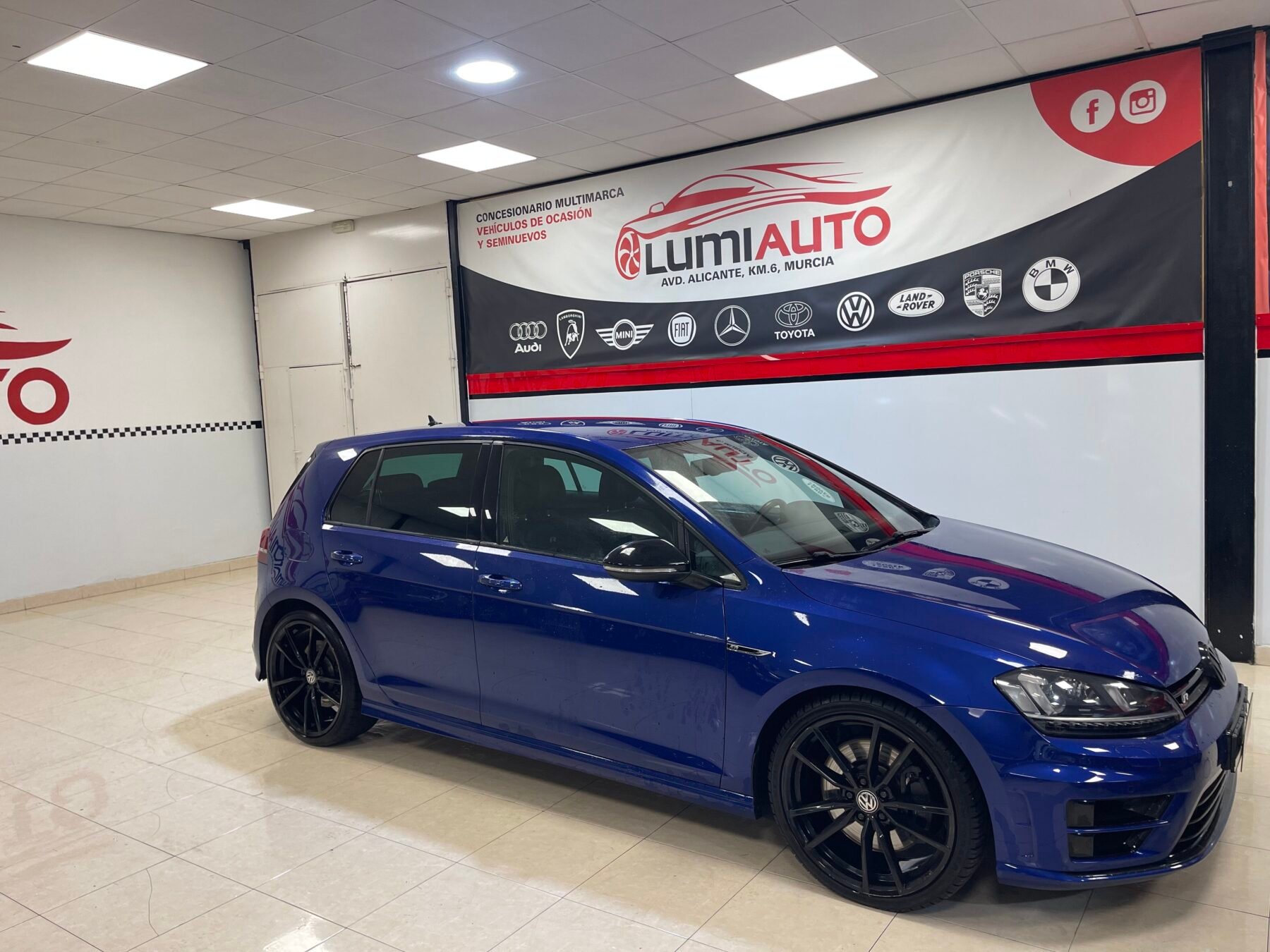 VOLKSWAGEN GOLF R 300