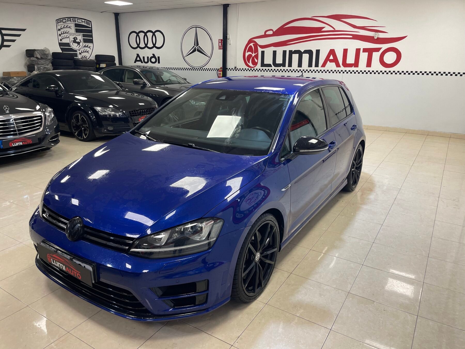 VOLKSWAGEN GOLF R 300