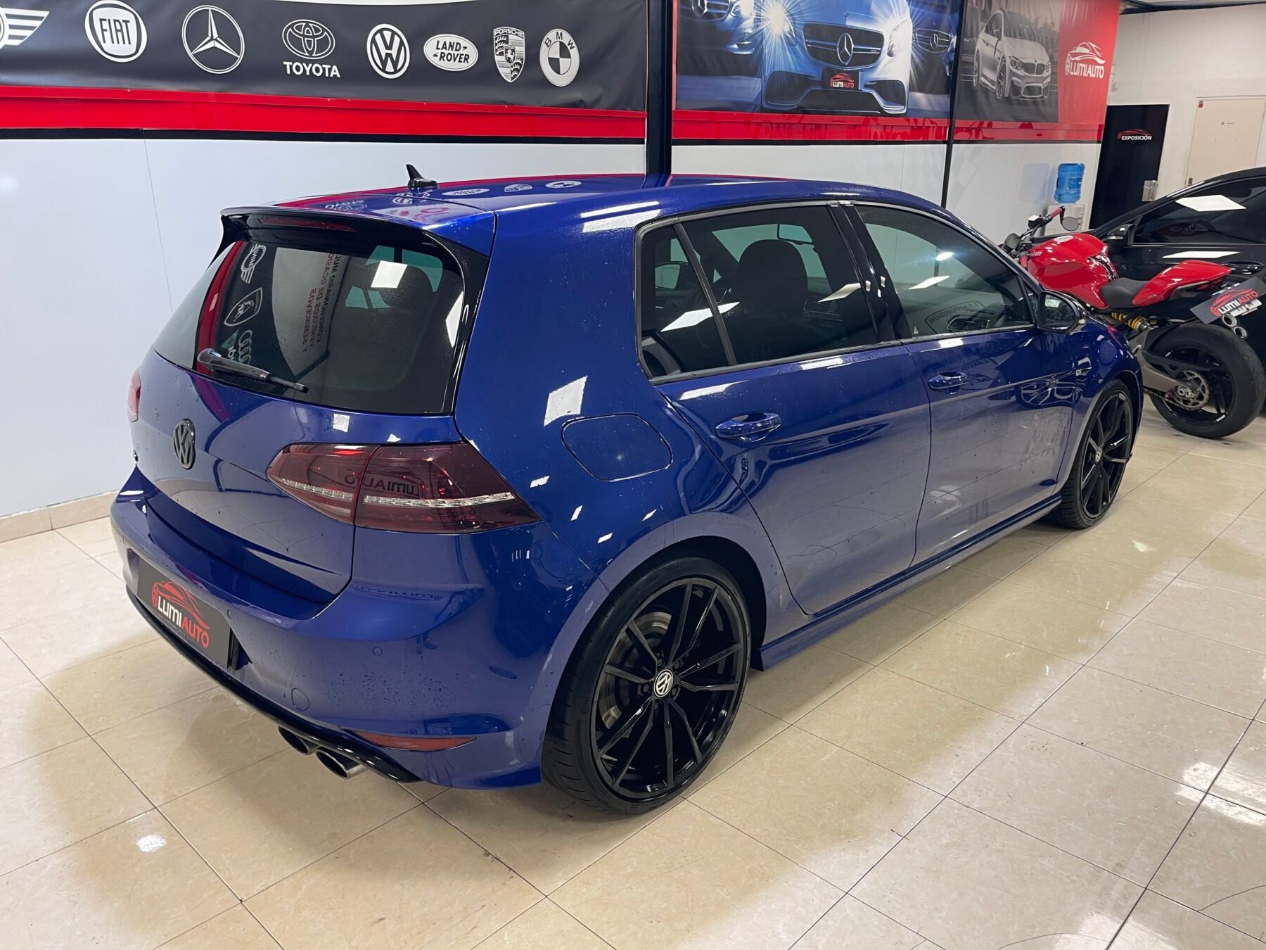 VOLKSWAGEN GOLF R 300