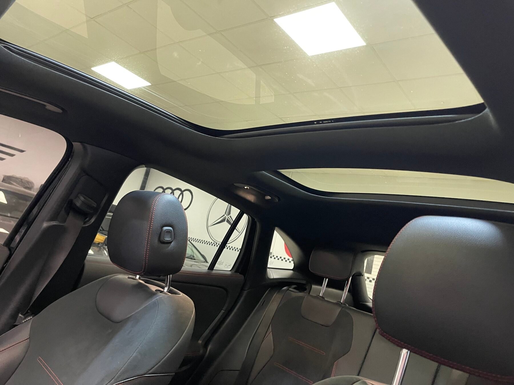 MERCEDES-BENZ GLA 200d AMG