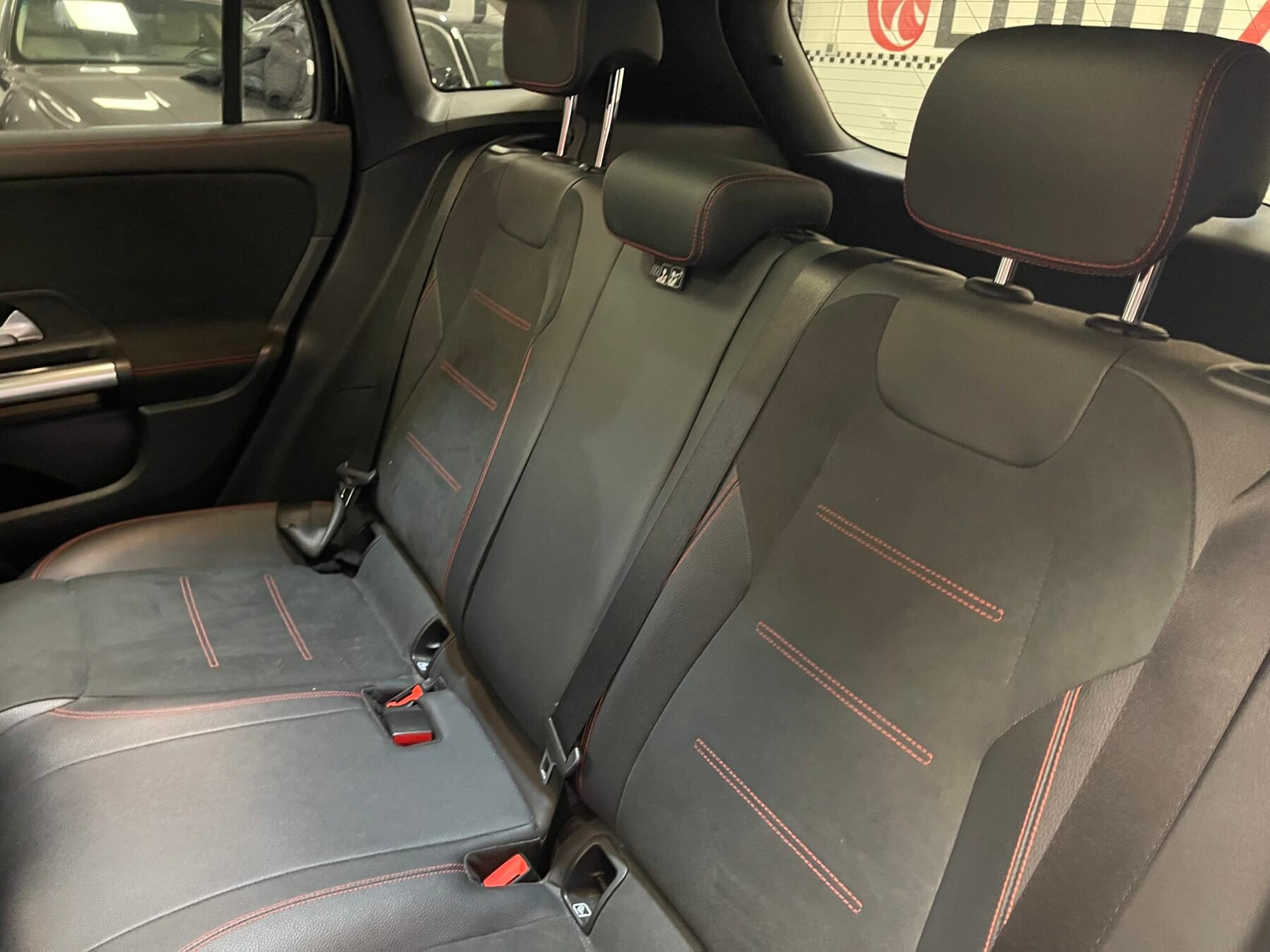 MERCEDES-BENZ GLA 200d AMG