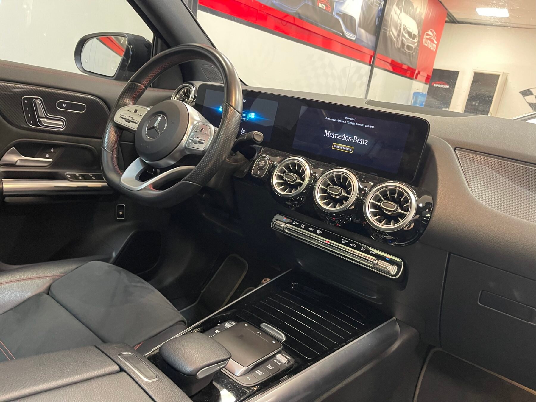 MERCEDES-BENZ GLA 200d AMG