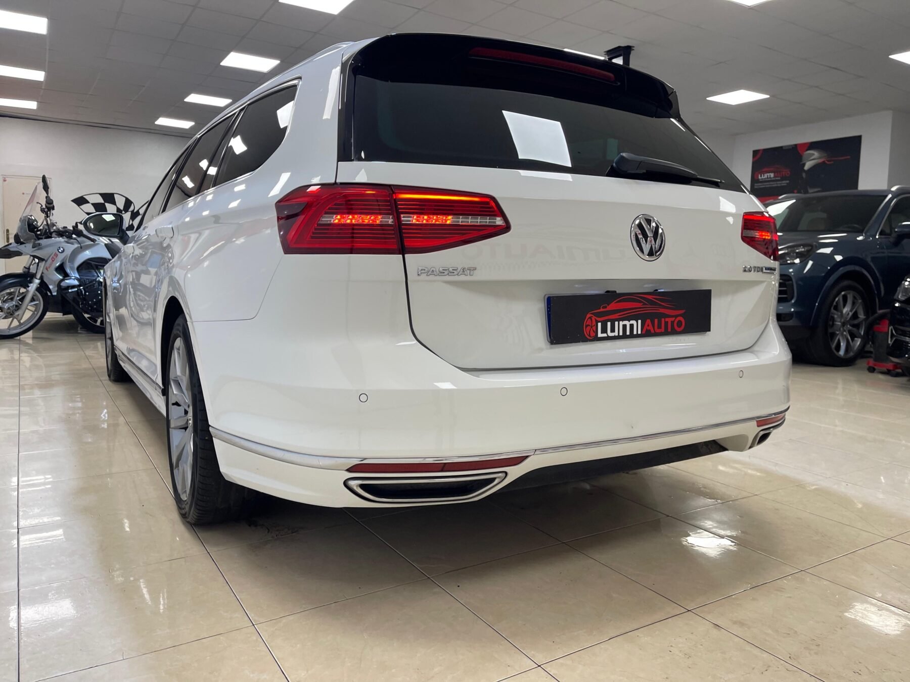 VOLKSWAGEN PASSAT R-LINE 2.0 TDI R-LINE