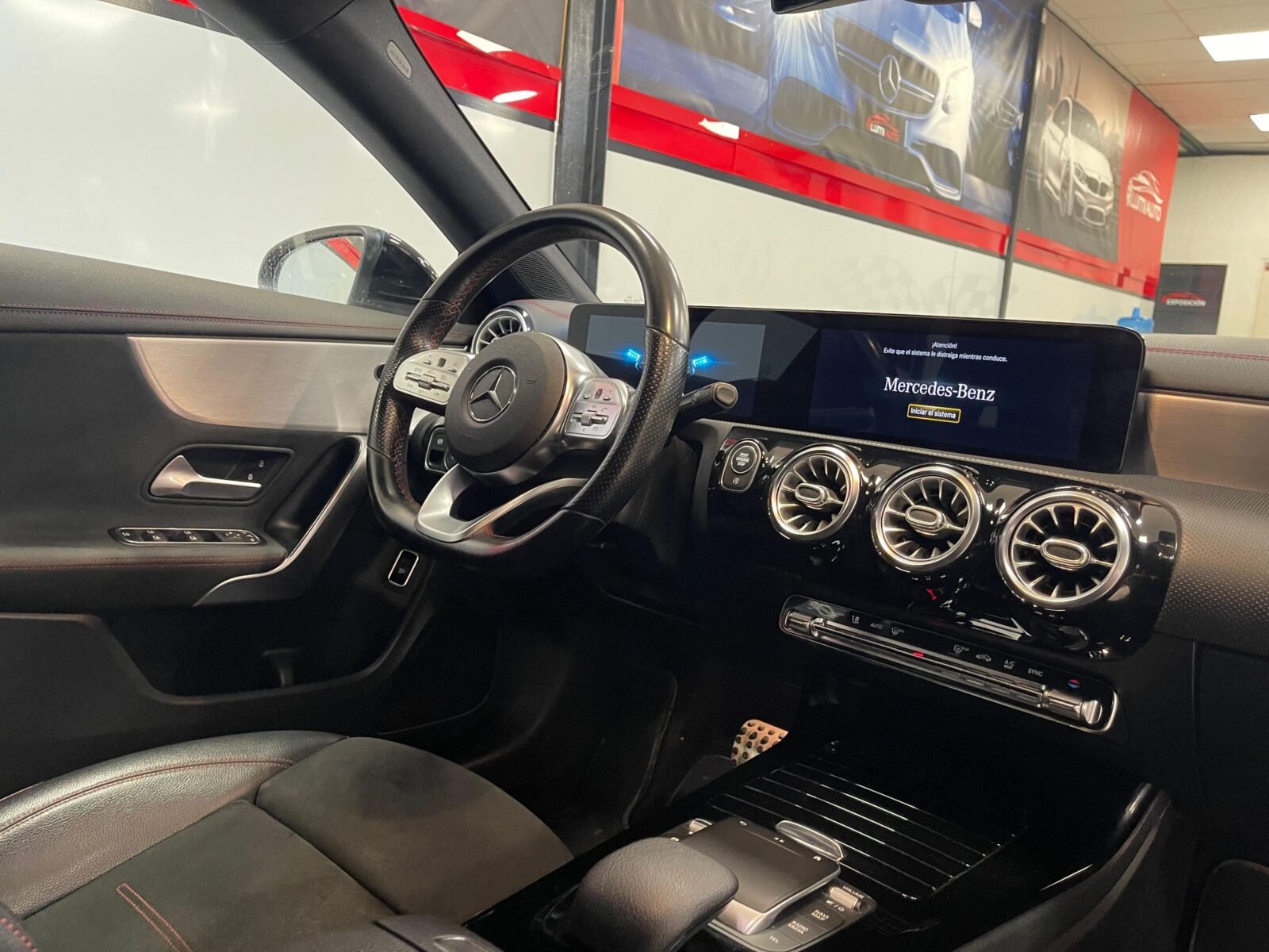 MERCEDES-BENZ CLA 200d AMG