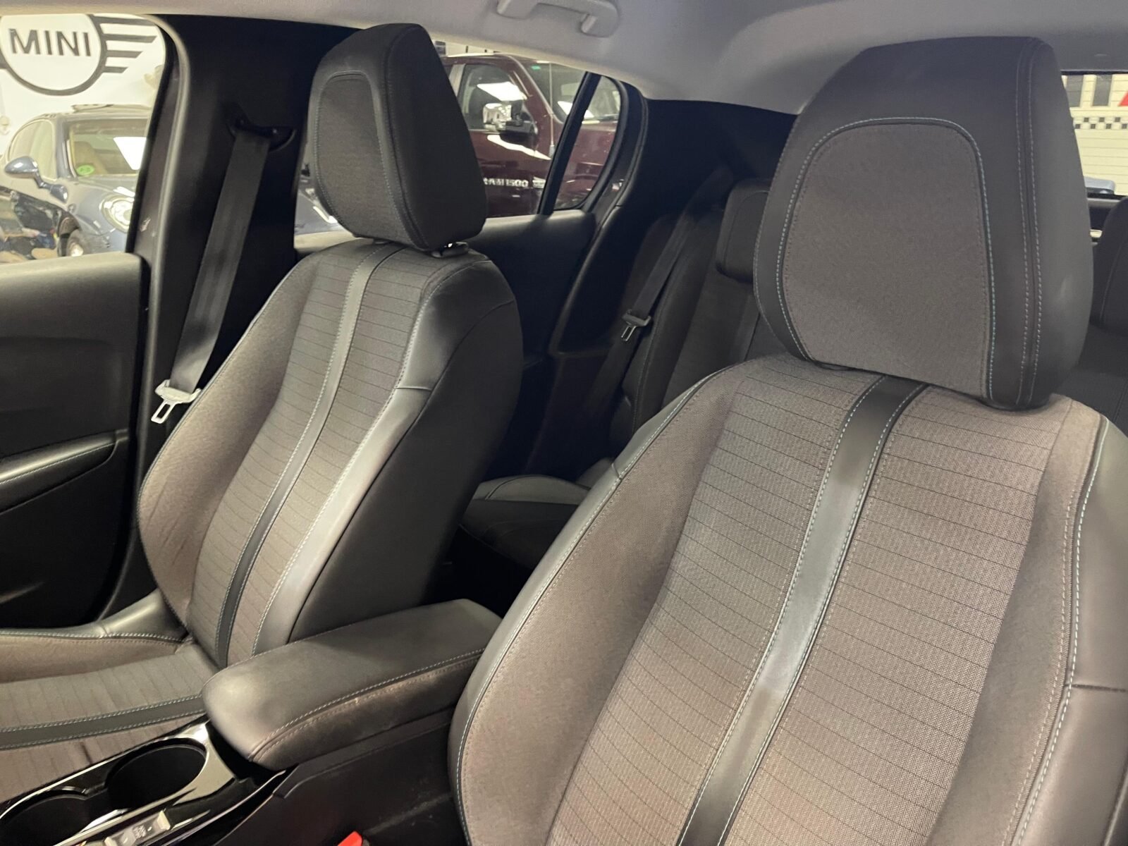 PEUGEOT 208 Automatico 1.2 