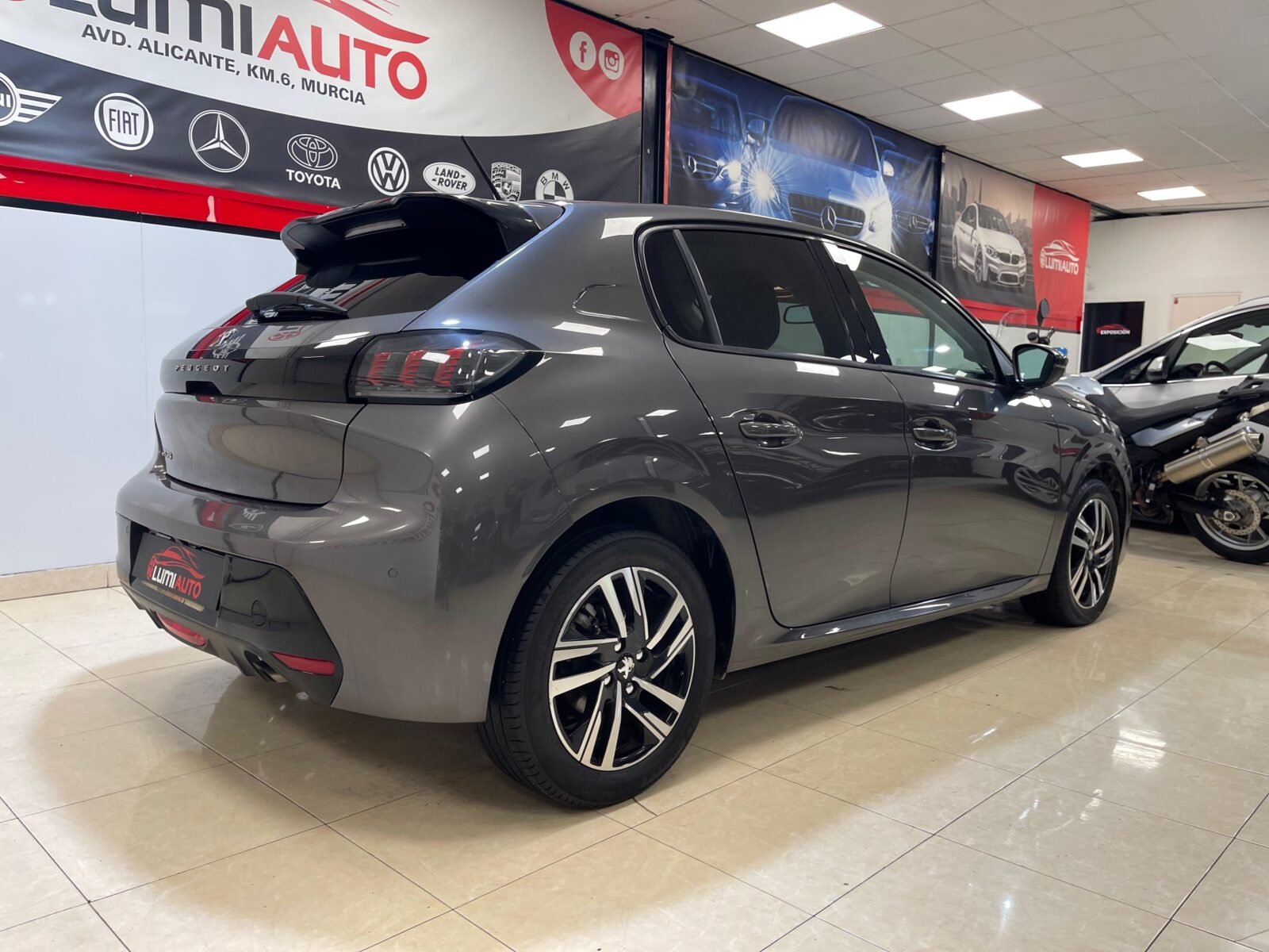PEUGEOT 208 Automatico 1.2 