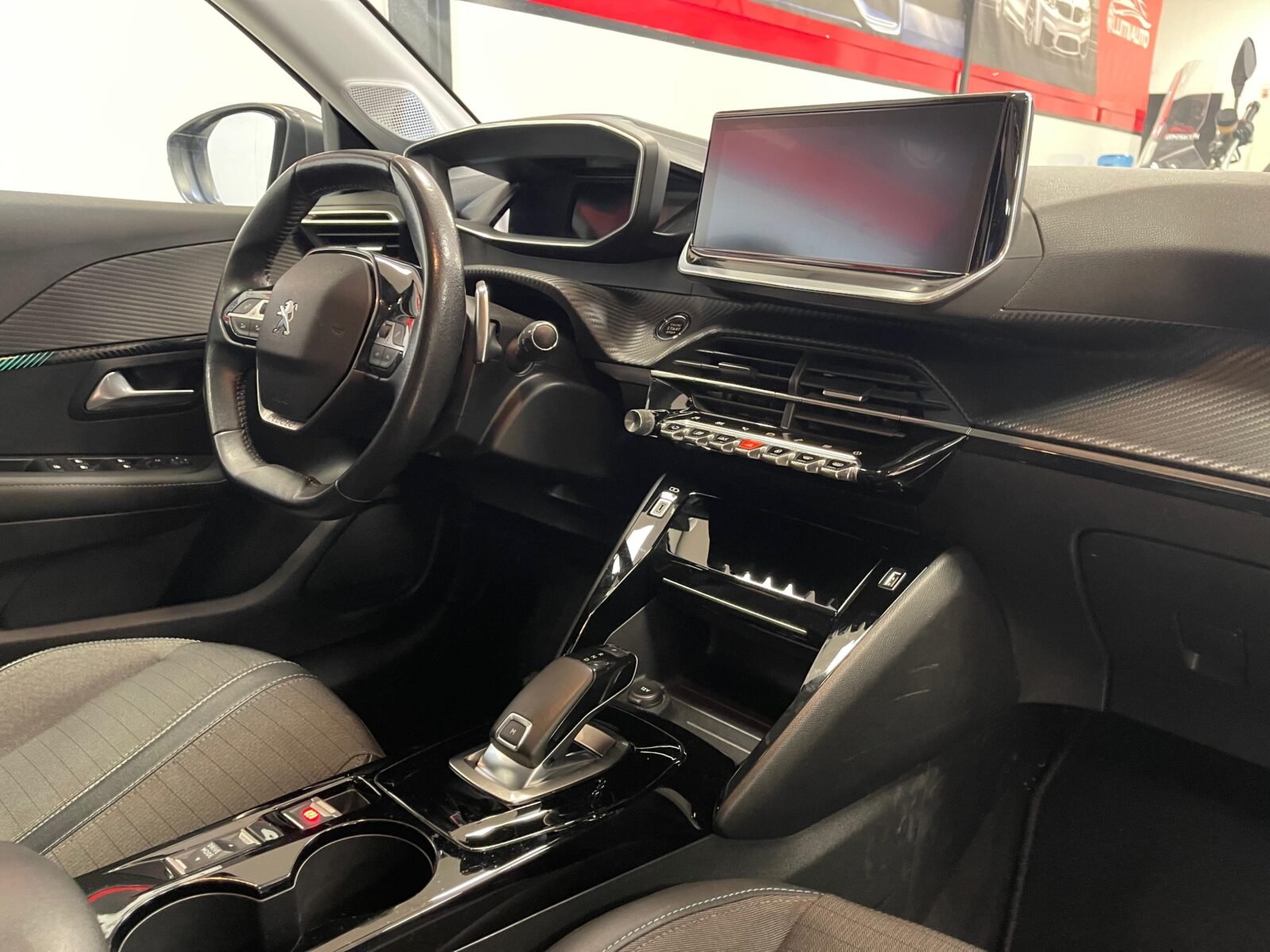 PEUGEOT 208 Automatico 1.2 