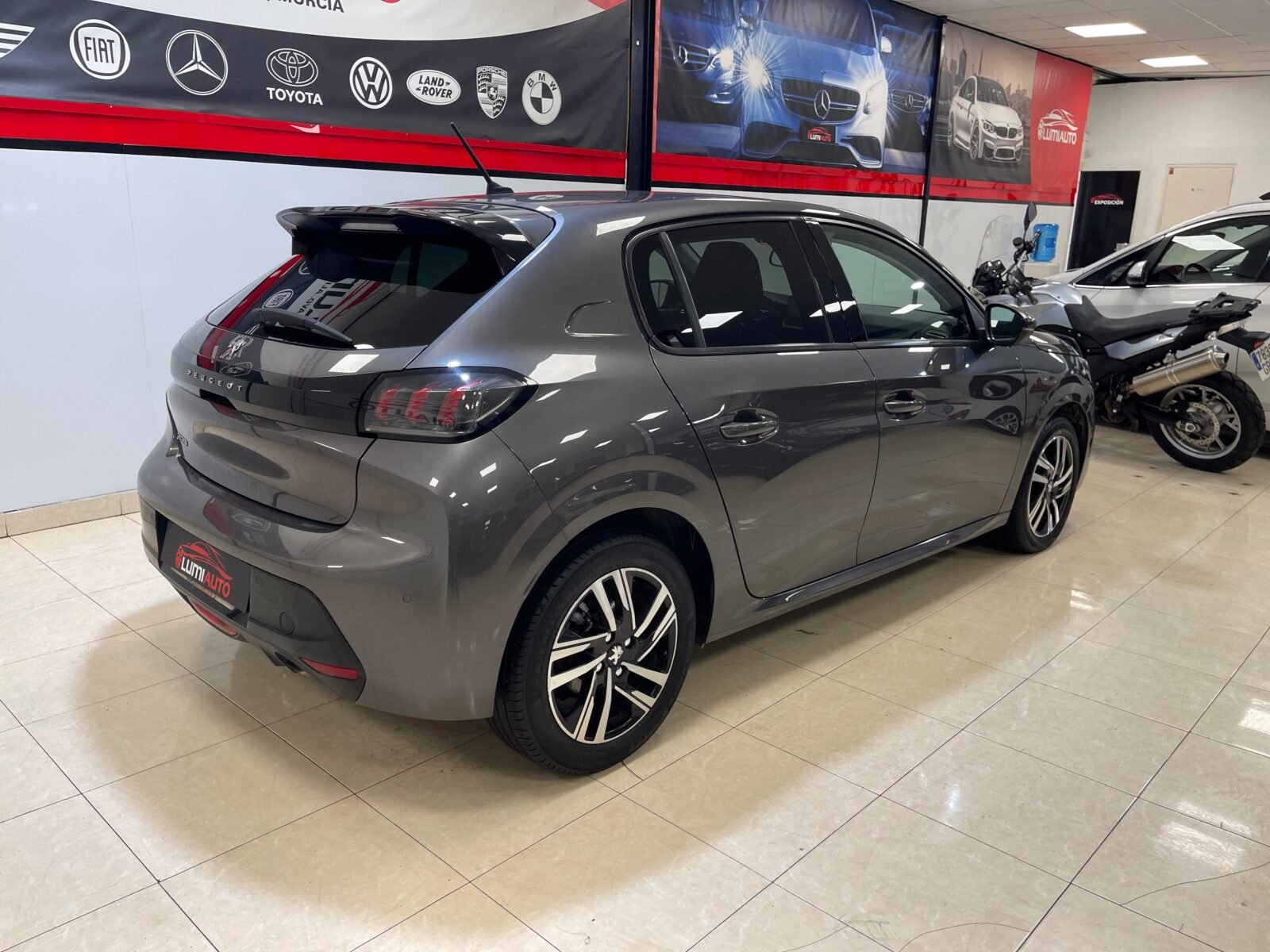 PEUGEOT 208 Automatico 1.2 