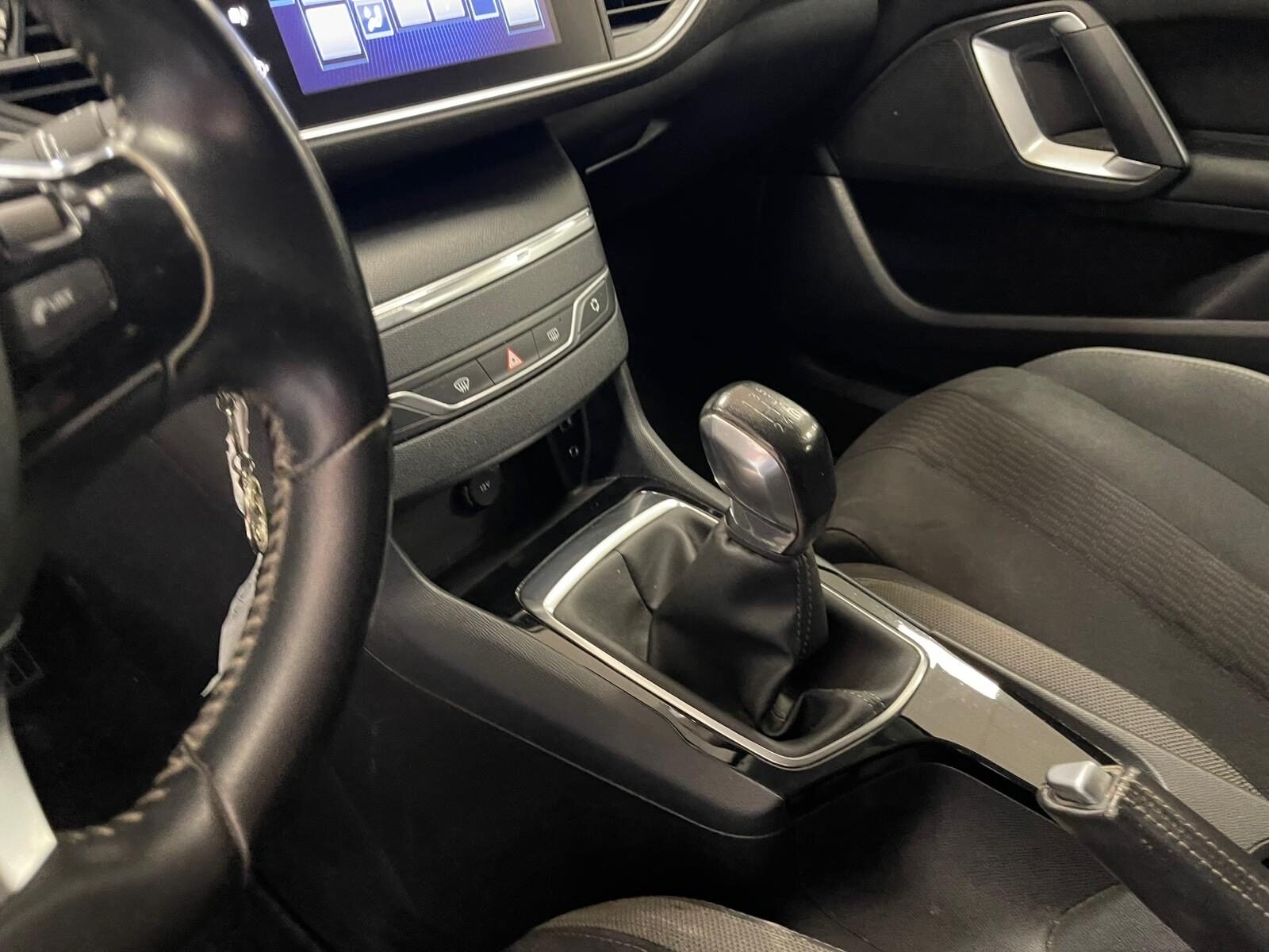 PEUGEOT 308 1.2