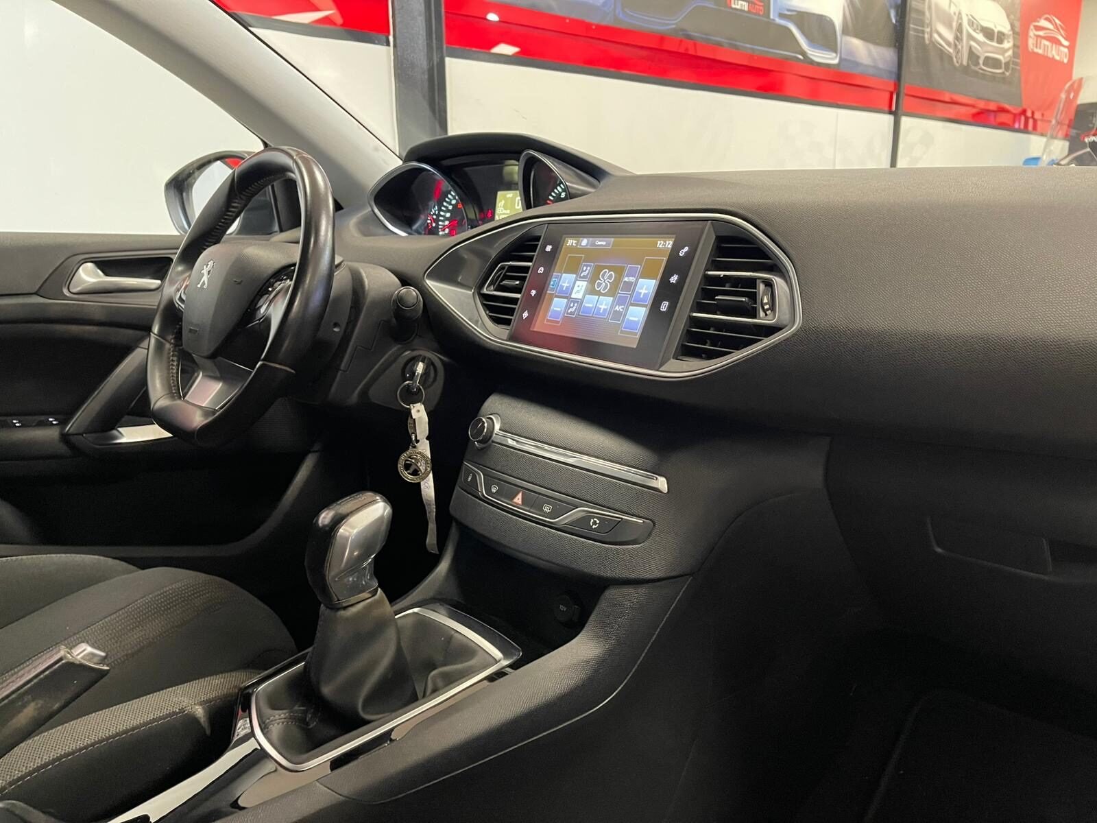 PEUGEOT 308 1.2