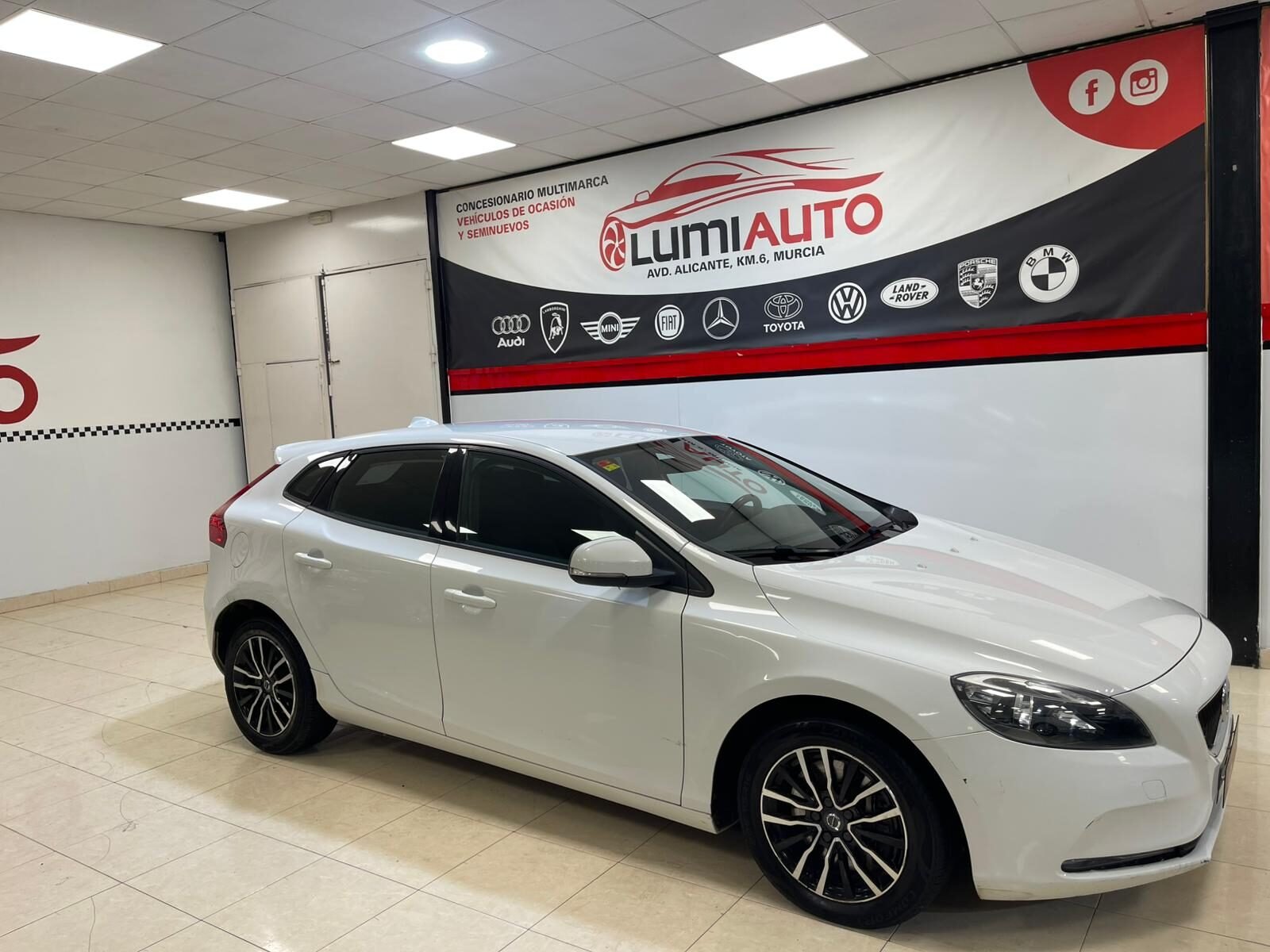 VOLVO V40 2.0 D3