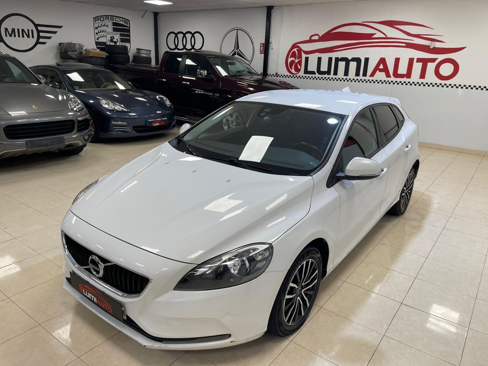 VOLVO V40 2.0 D3
