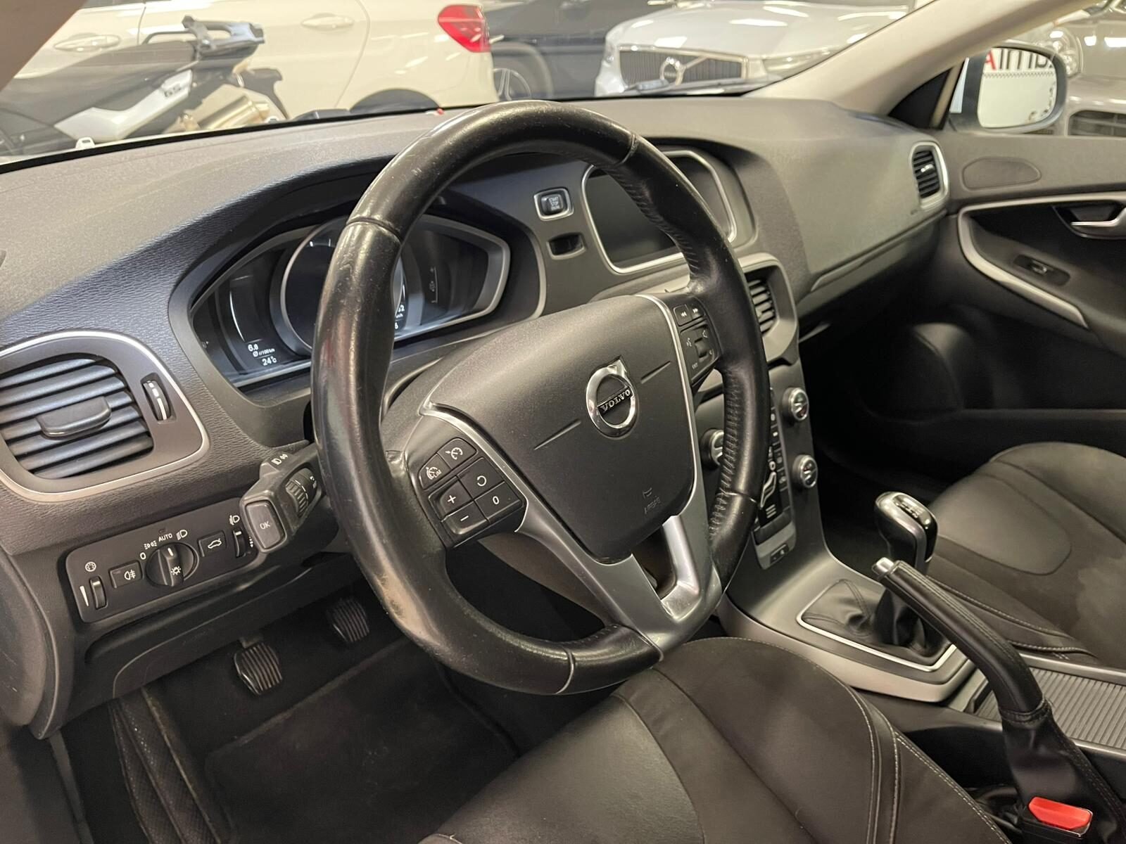 VOLVO V40 2.0 D3