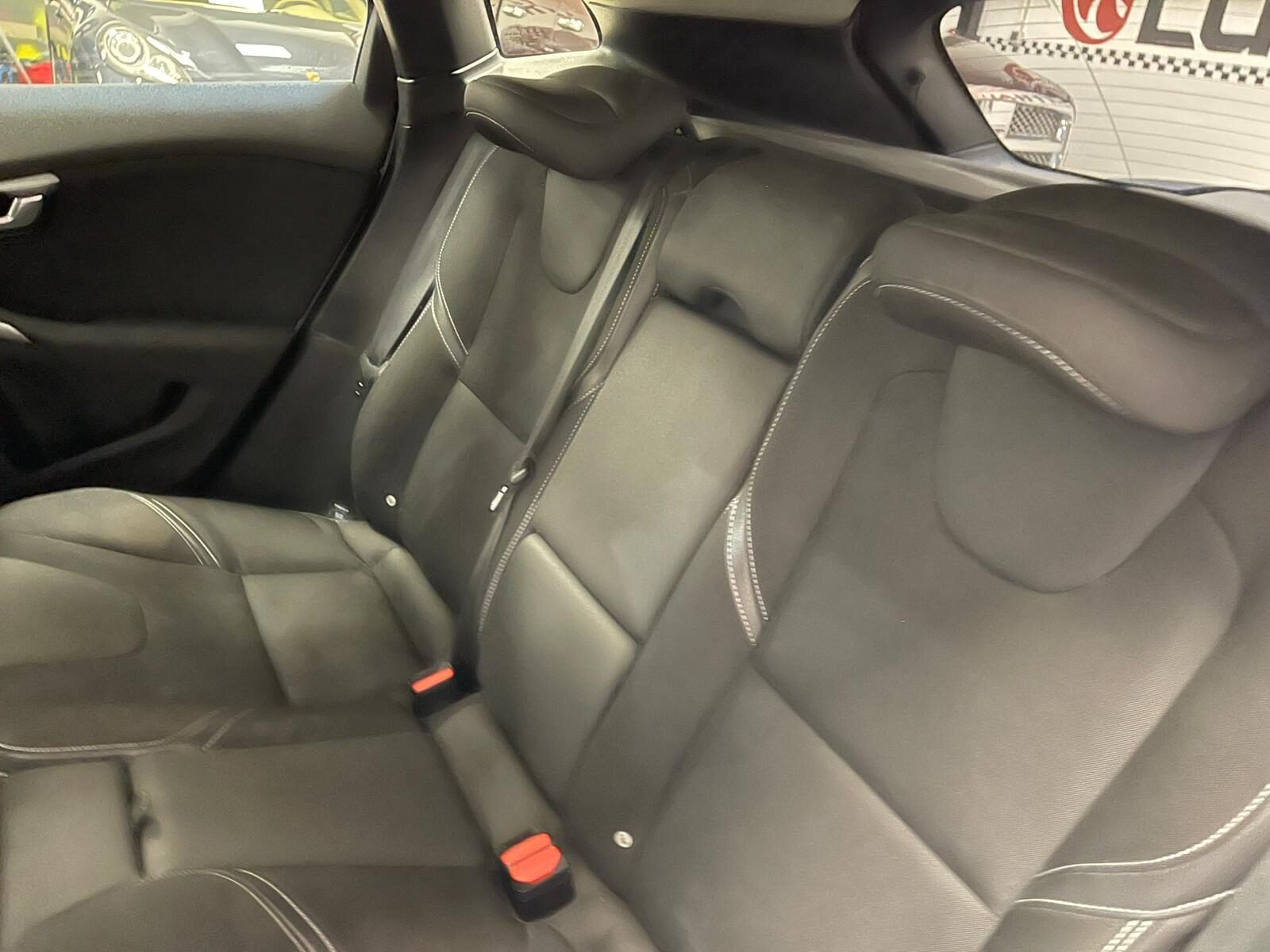 VOLVO V40 2.0 D3