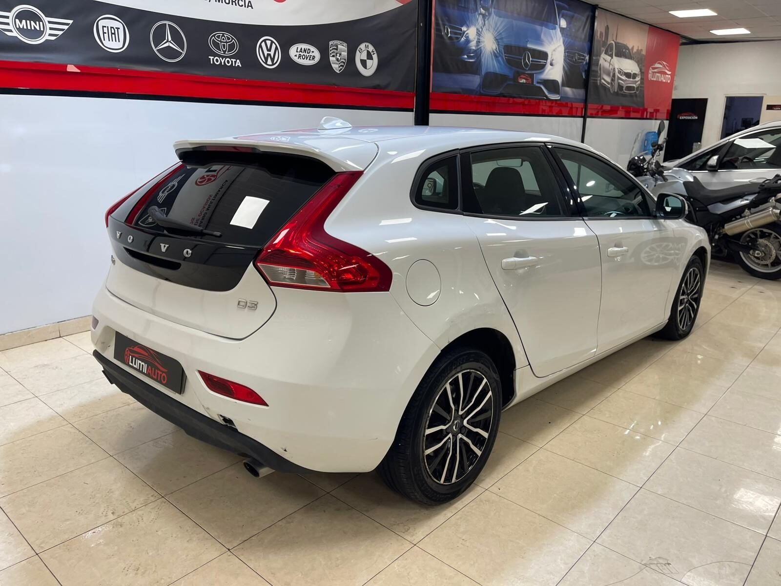 VOLVO V40 2.0 D3