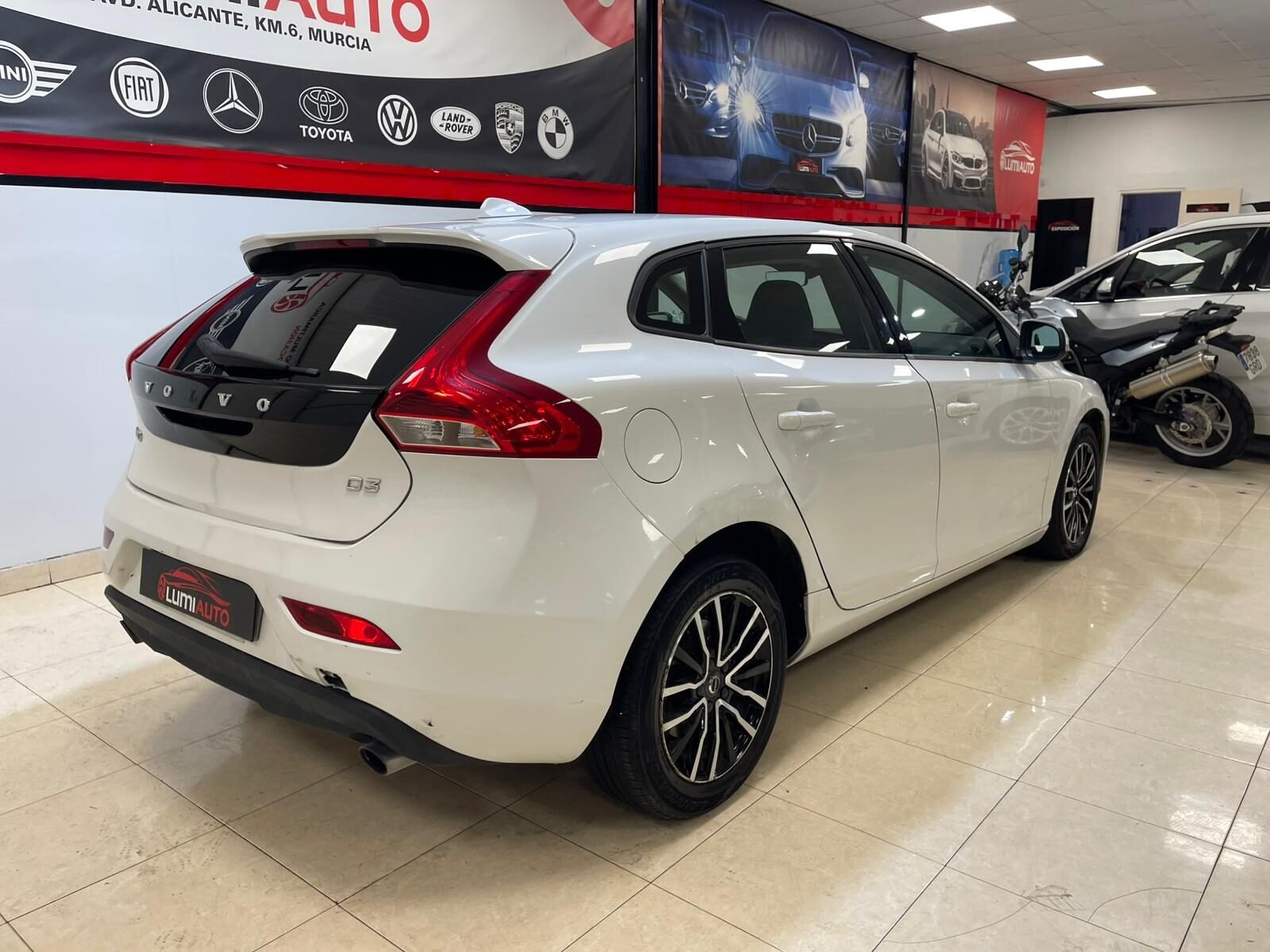 VOLVO V40 2.0 D3
