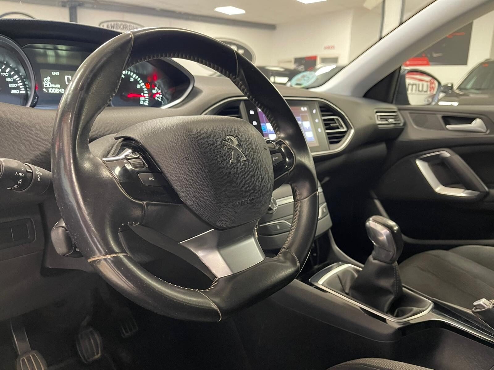 PEUGEOT 308 1.2