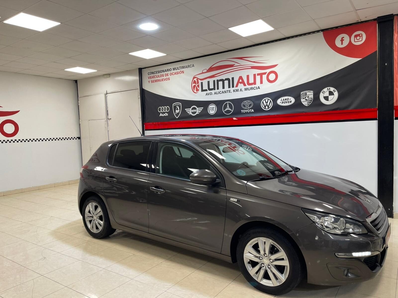 PEUGEOT 308 1.2