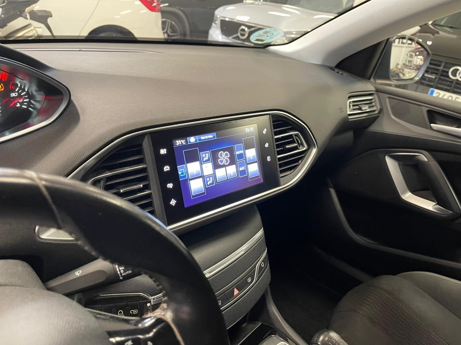 PEUGEOT 308 1.2