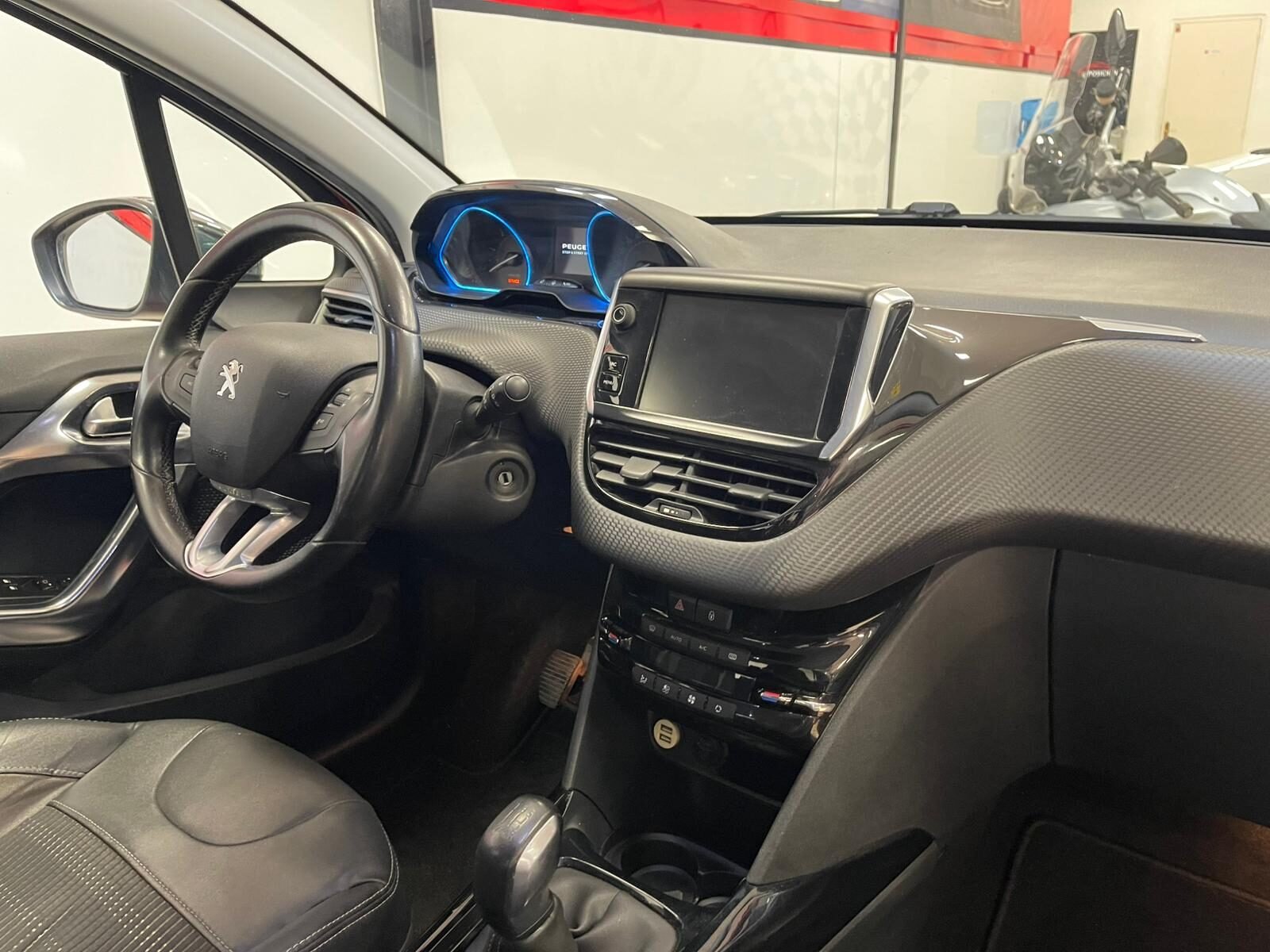 PEUGEOT 2008 1.6 HDI Allure
