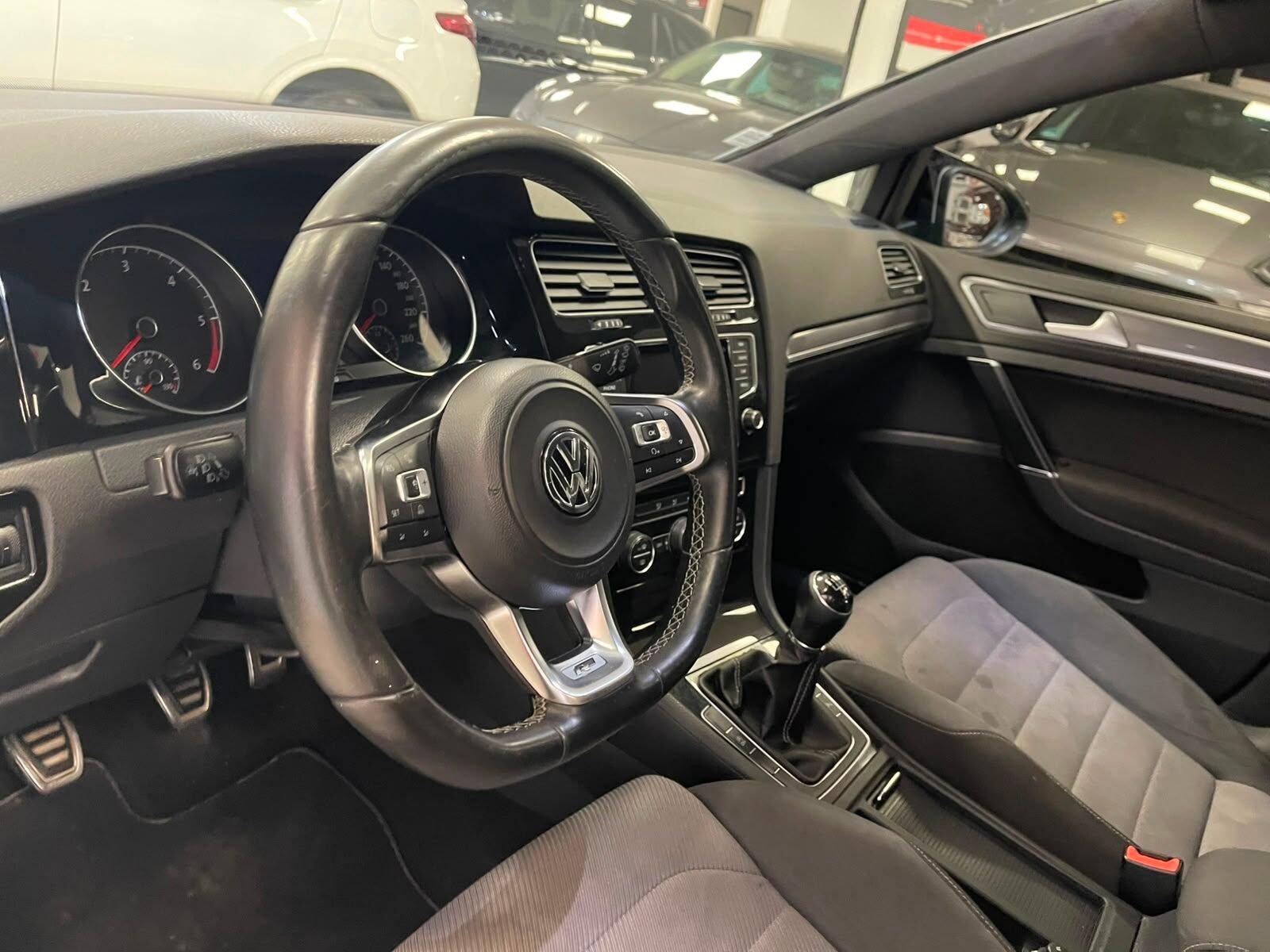 VOLKSWAGEN GOLF 2.0 TDI Sport