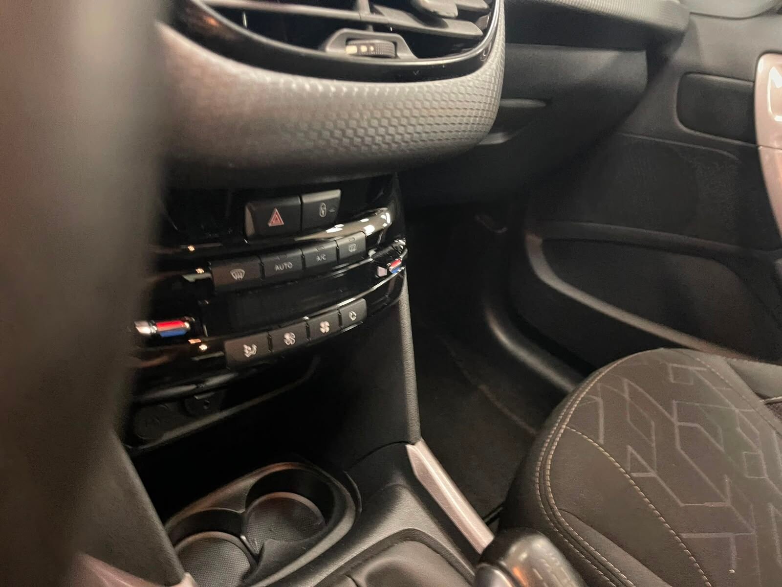 PEUGEOT 2008 1.2 Style
