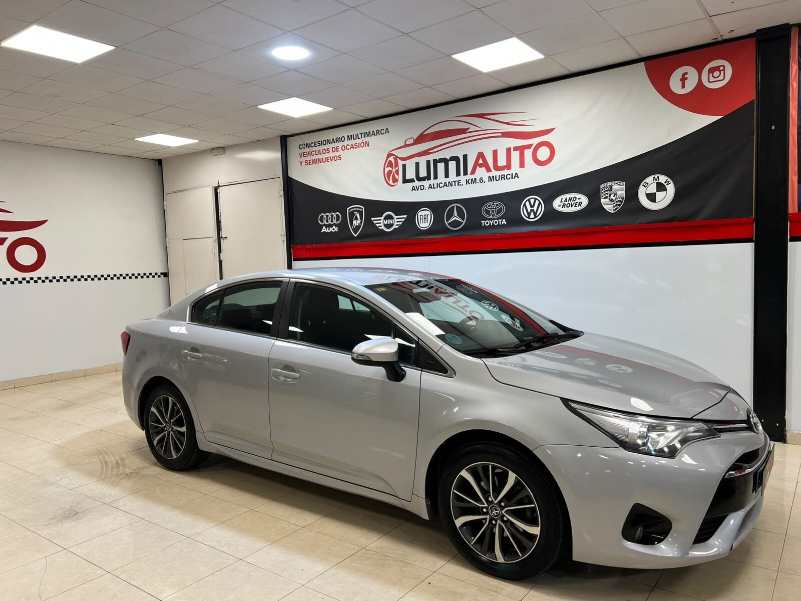 TOYOTA Avensis 1.8 Gasolina