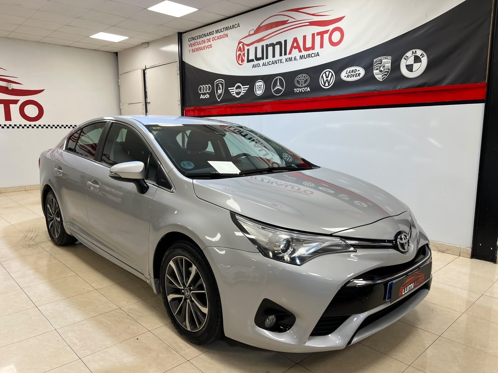 TOYOTA Avensis 1.8 Gasolina