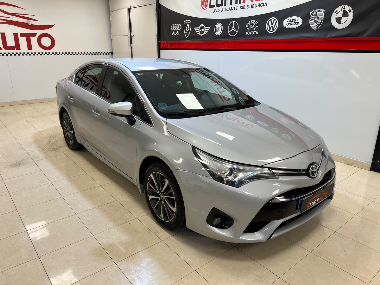 TOYOTA Avensis 1.8 Gasolina