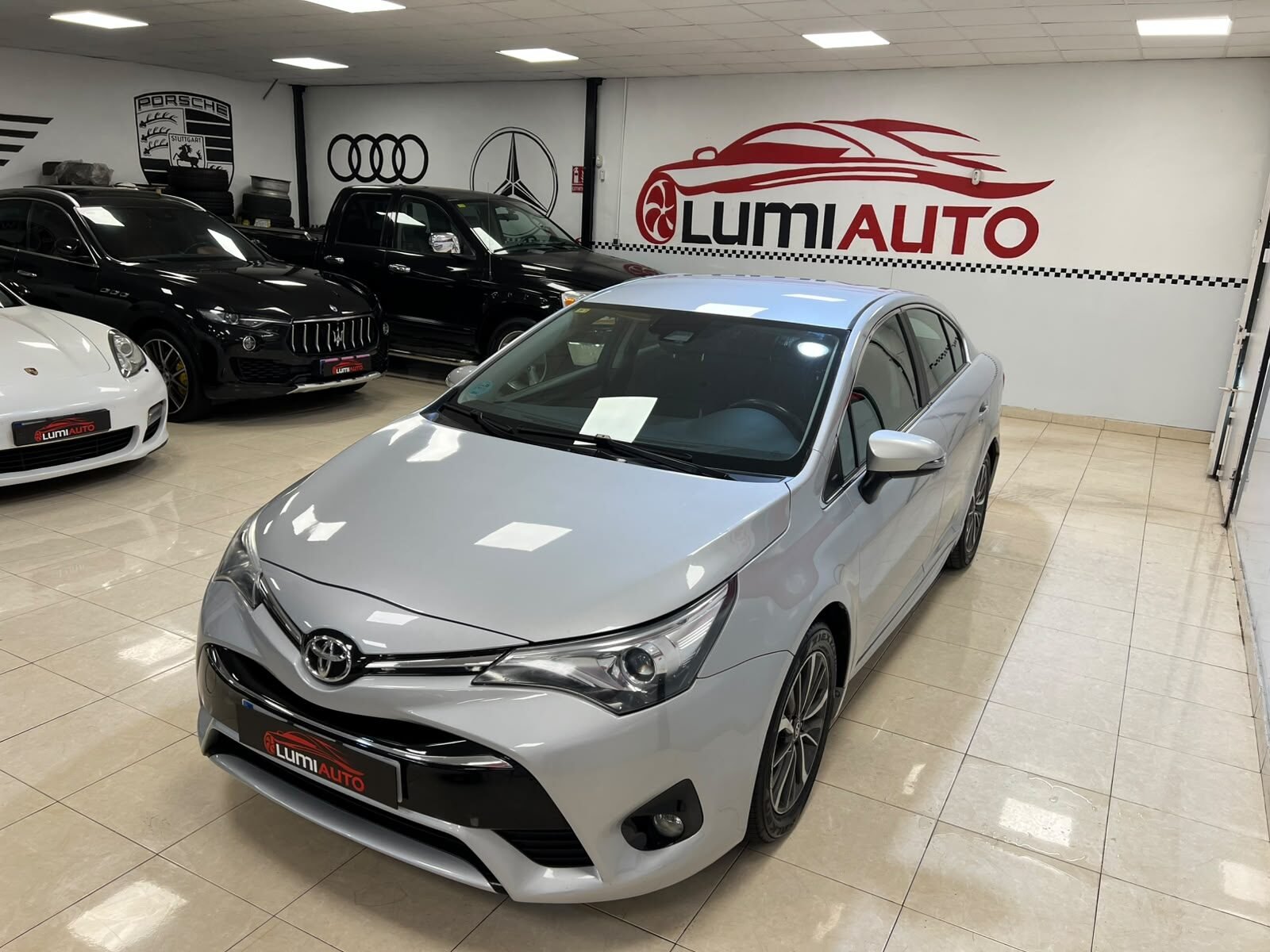 TOYOTA Avensis 1.8 Gasolina