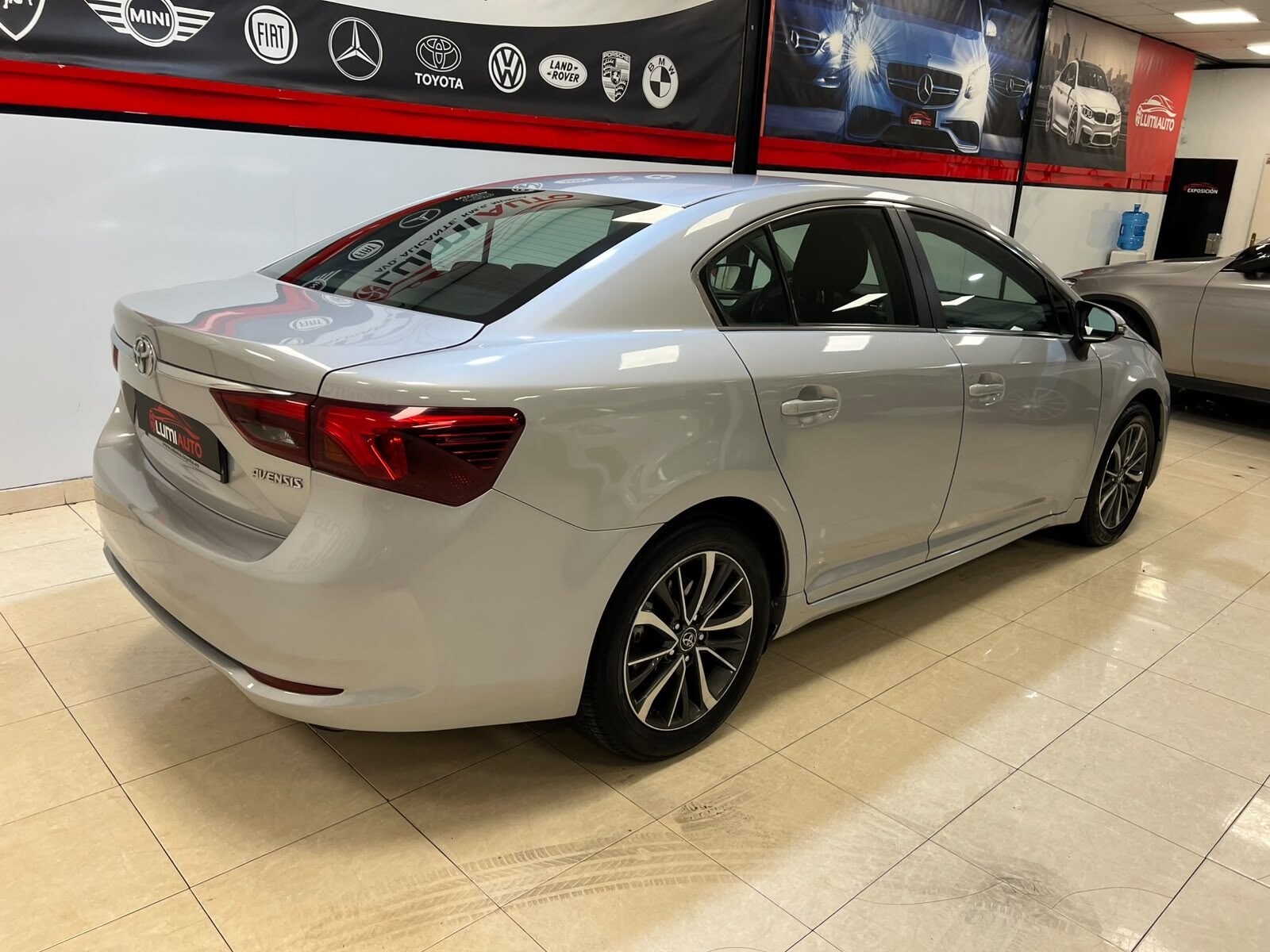 TOYOTA Avensis 1.8 Gasolina