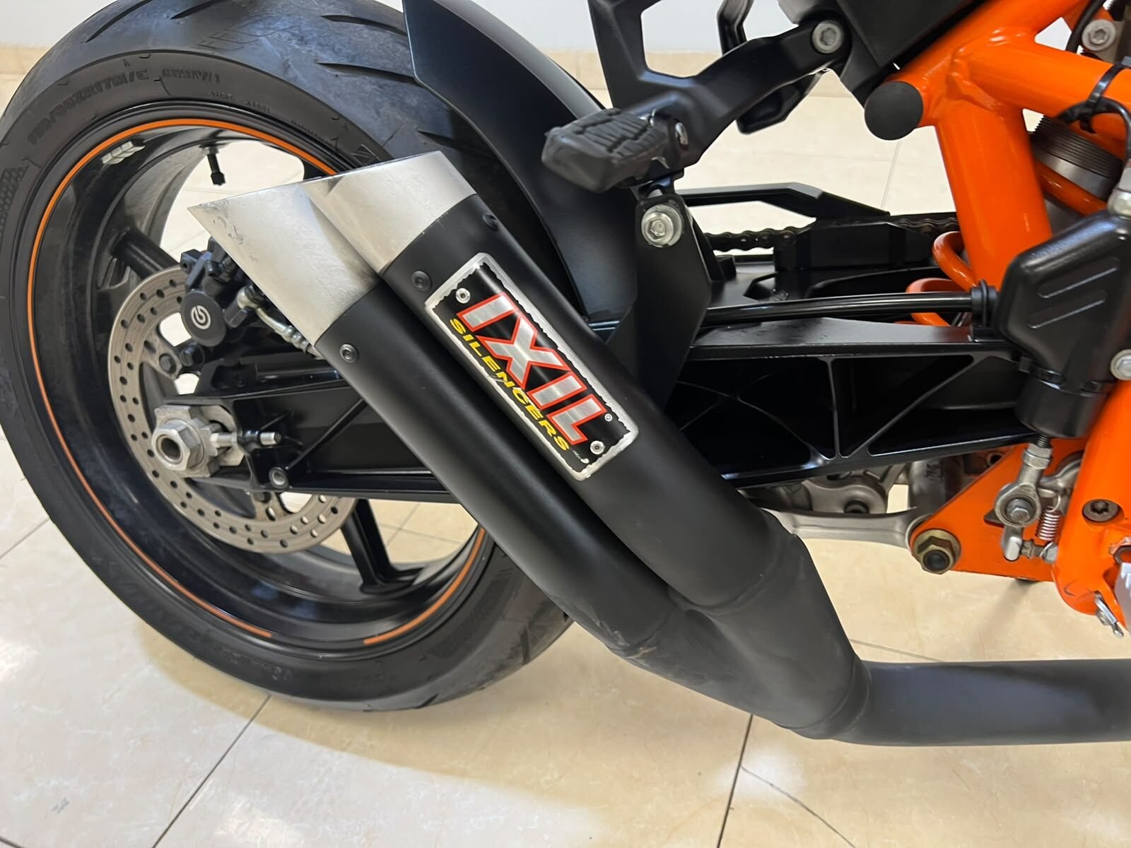 KTM DUKE 690